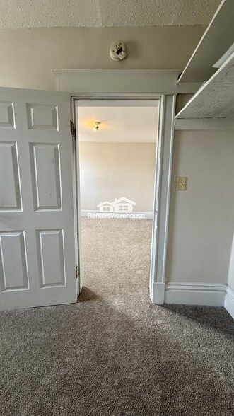 Building Photo - 935 Sims Ave