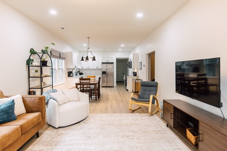 Building Photo - 215 Kerr Ave