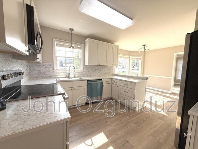 Building Photo - 804 Falling Wind Ct