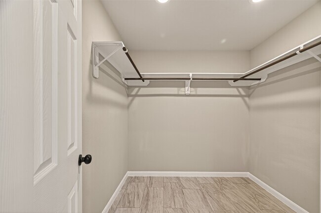 Building Photo - 4302 Hirsch Rd