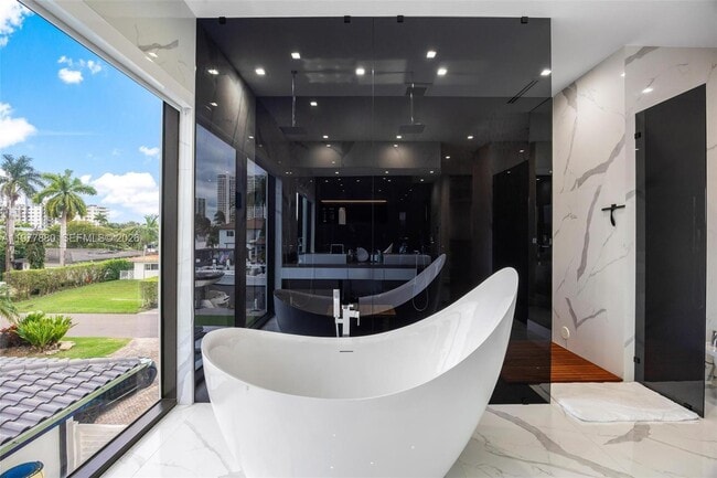 Building Photo - 3367 NE 168th St