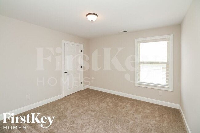 Building Photo - 112 Village Park Dr