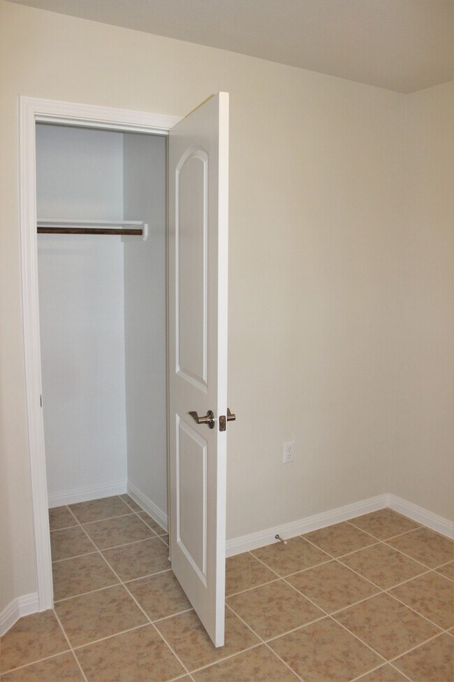 Building Photo - 213 Paint Creek Ln