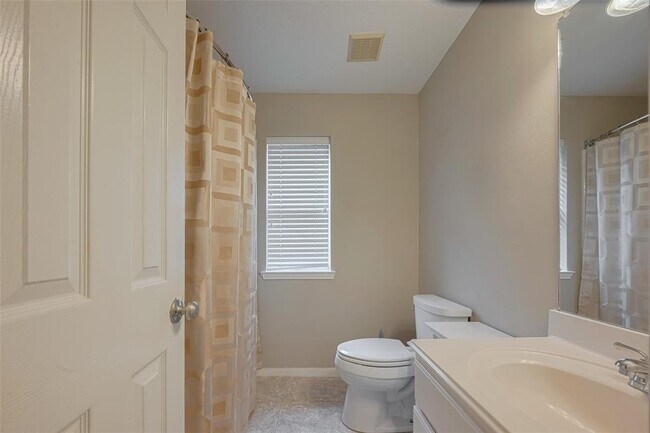 Building Photo - 9502 Willow Crossing Dr