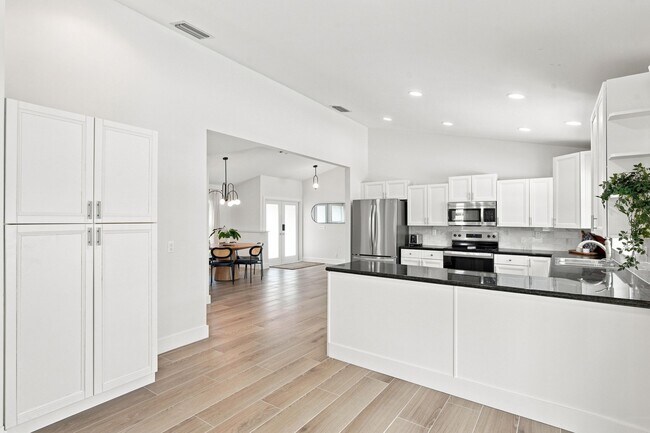 Building Photo - 1259 Barnstaple Cir