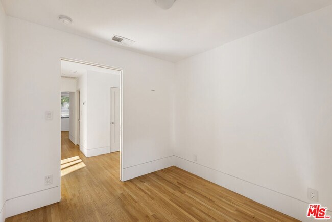 Building Photo - 631 Cross Ave