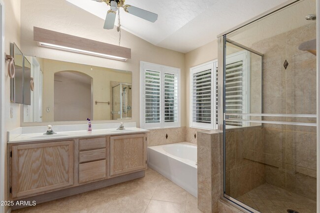 Building Photo - 8578 S Maple Ave