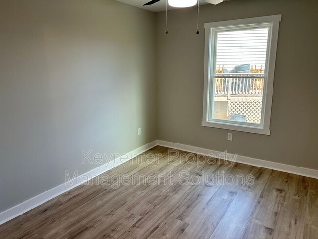 Building Photo - 300 Fairview Ave