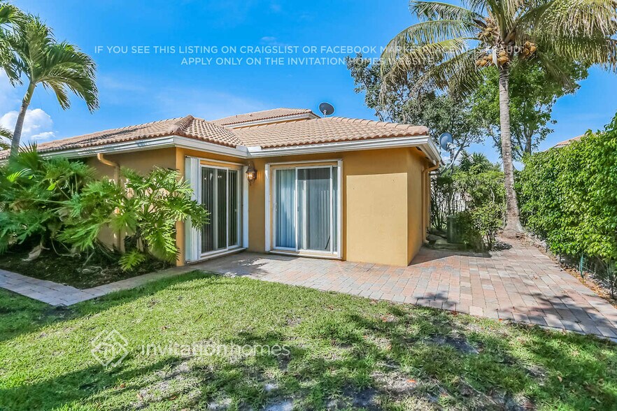 Building Photo - 3339 Blue Fin Dr