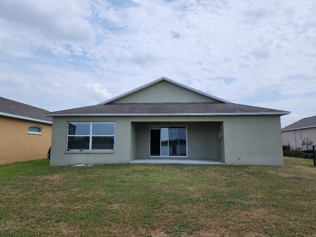 Building Photo - Gorgeous 4-Bedroom Lakefront!!