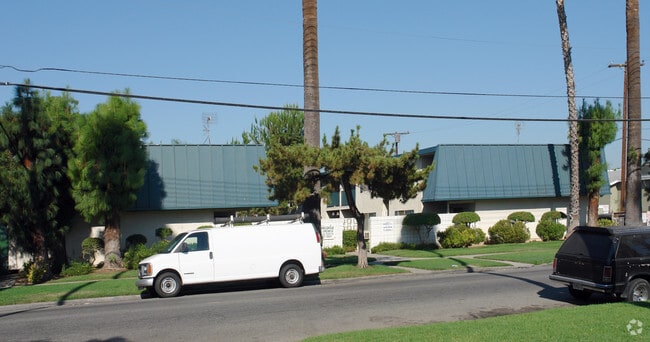Building Photo - Concorde Apartments