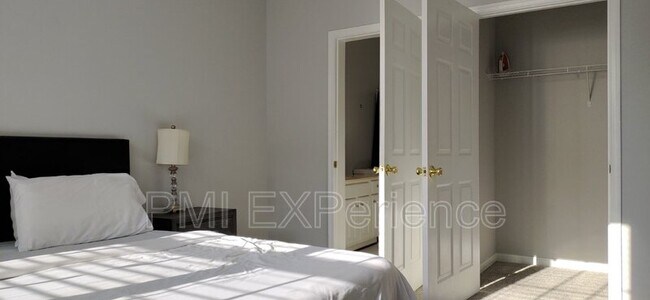 Building Photo - 15612 Everglade Ln