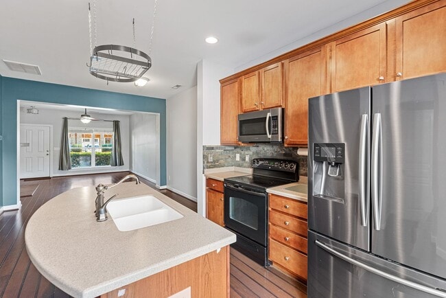 Building Photo - $500 Off First Month's Rent! Two-Story Townhome Near RDU Airport!