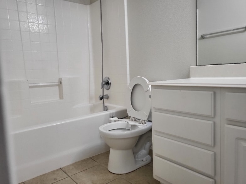 Building Photo - 501 Northridge St