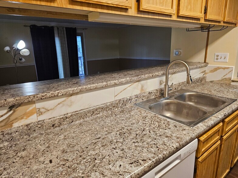 Building Photo - 7951 Sunset Cove Dr