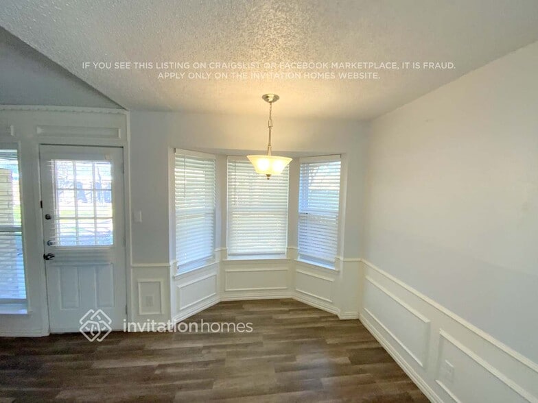 Building Photo - 340 NW Summercrest Blvd