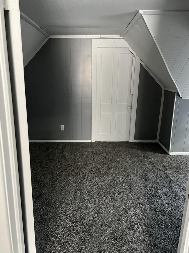 Building Photo - 1918 W Howett St