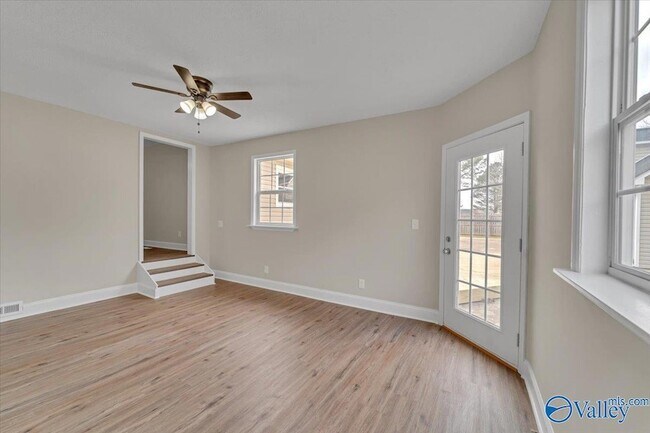 Building Photo - 117 Mandy Dr