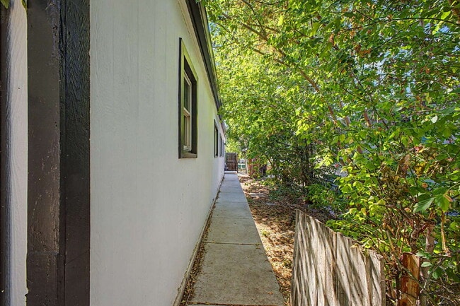 Building Photo - 2910 S Delaware St