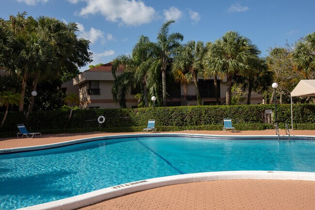 Building Photo - 2738 Carambola Cir S