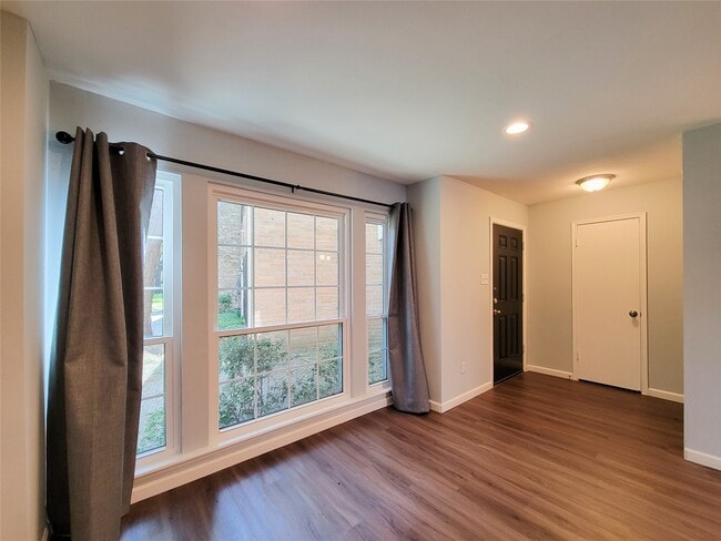 Building Photo - 13168 Trail Hollow Dr