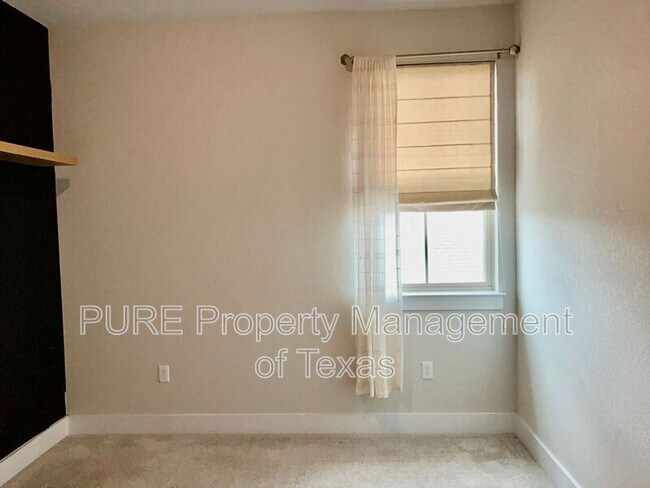 Building Photo - 8315 Laughlin Ln