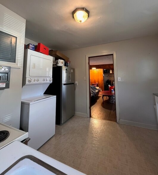 1102 #1 - 1102 Airport Rd