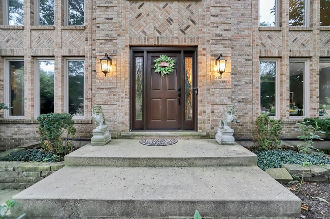 Building Photo - 985 Chapel Ct N