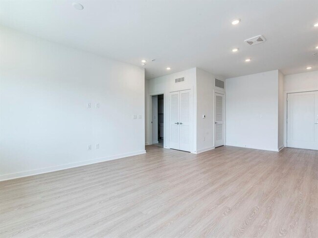 Building Photo - 4802 S Congress Ave