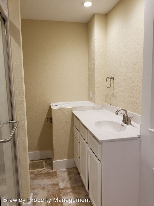 Building Photo - 3 br, 2.5 bath House - 1209 S. Lincoln St
