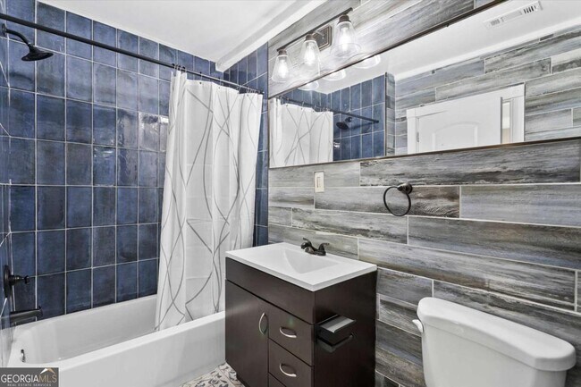 Building Photo - 867 Beecher St SW