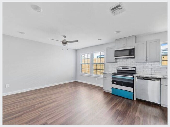 Primary Photo - 6809 Glass St