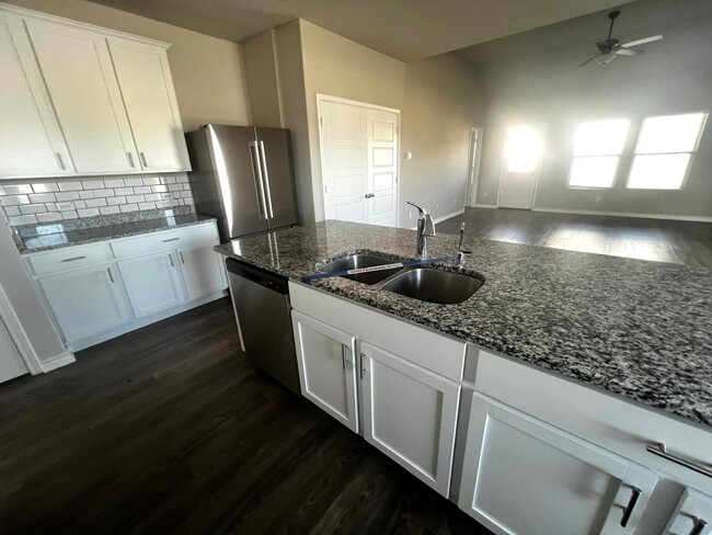 Building Photo - 6327 Sycamore Run