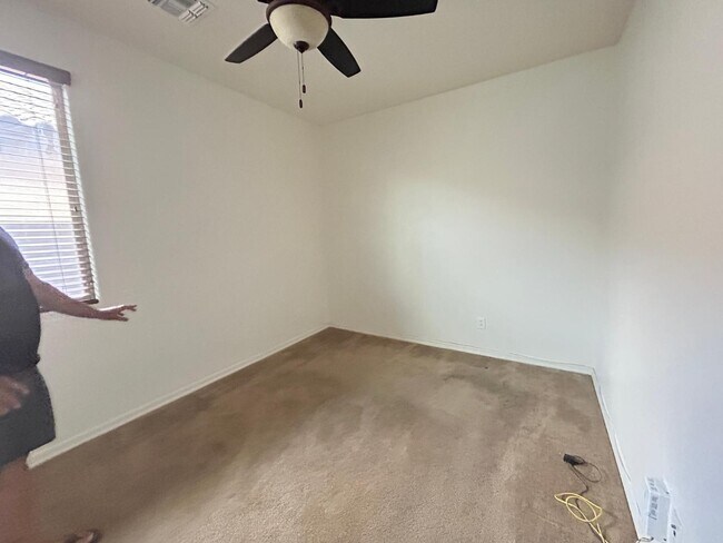 Building Photo - 5537 W Desert Hollow Dr