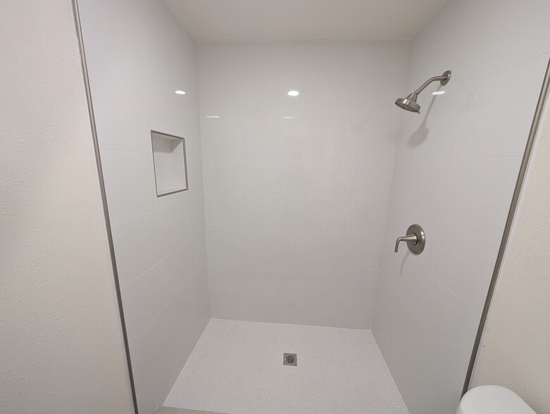 Building Photo - 827 Laveta Ter