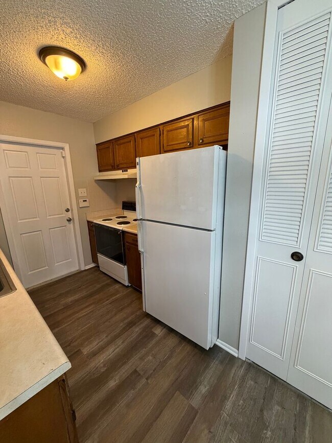 Building Photo - Lovely Single Story 3 Bedroom 2 Bath w/ easy access to Lackland AFB, Sea World, & Shopping