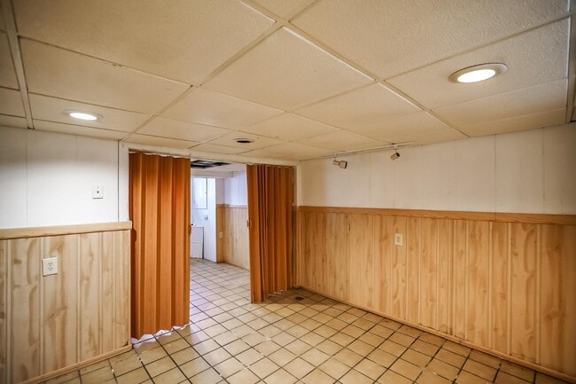 Building Photo - 409 E Melbourne Ave