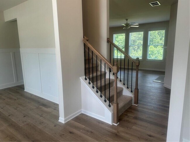 Building Photo - 2455 Sunny Hill Rd