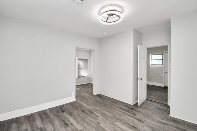 Building Photo - 1507 Laird St