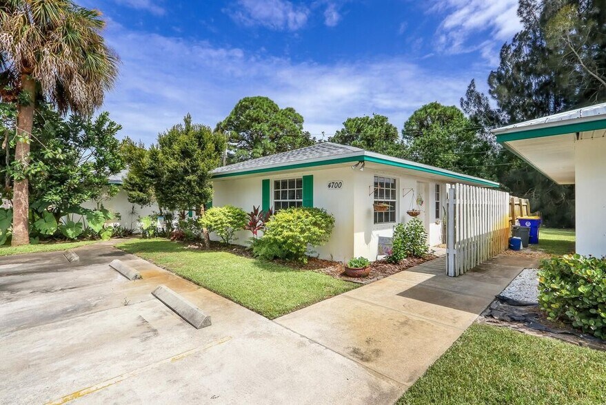 Primary Photo - 4700 SE Compass Way