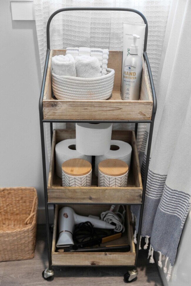 Building Photo - 120 4th Ave N