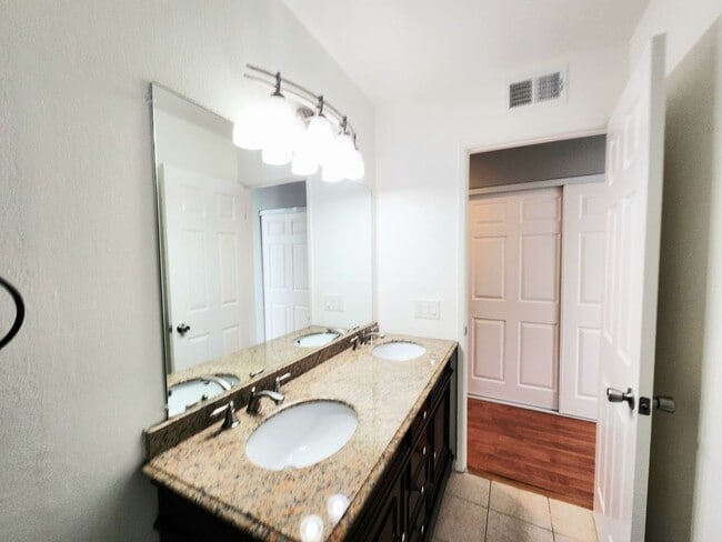 Building Photo - Spacious 4 bedroom in Foster City