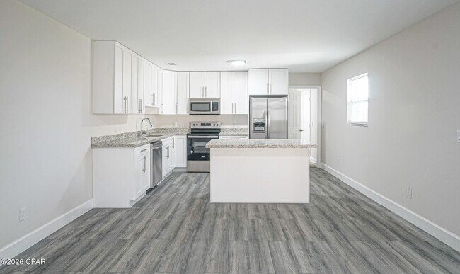 Building Photo - 410 S Star Ave