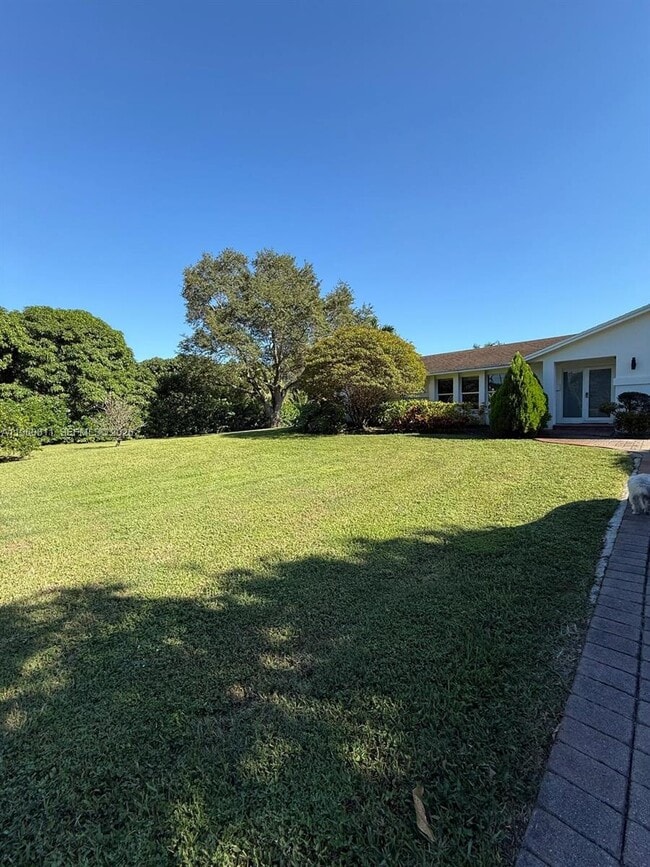 Building Photo - 11030 SW 42nd Ct