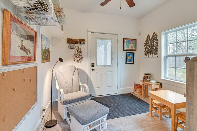 Building Photo - 5313 Palm Dr