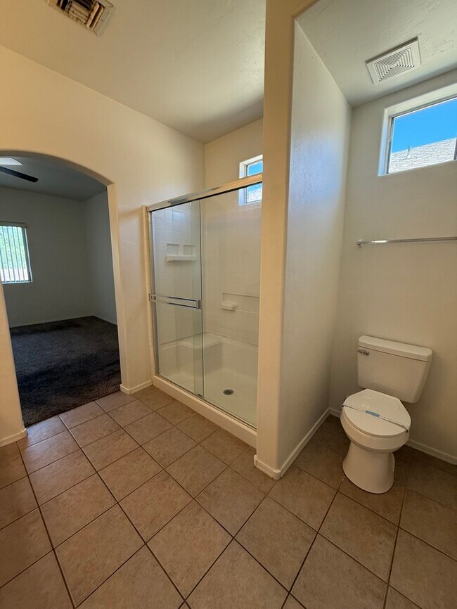 Building Photo - House For Rent