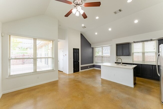 Building Photo - Stunning 3 bedroom/3 bathroom House in Austin!!!