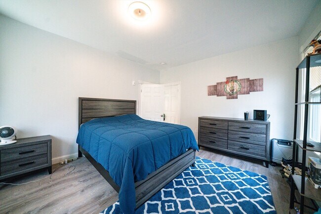 Building Photo - 137 Centre St