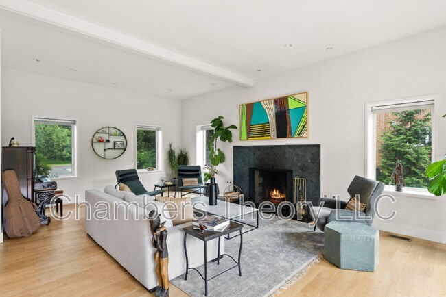 Building Photo - 3820 Argyle Terrace NW