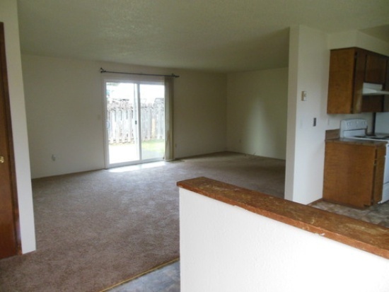 Building Photo - Spacious 3 Bedroom, 1 Bath Pet Friendly Ho...